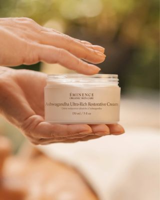 🫧Ashwagandha není jen trend — je to adaptogen, který pomáhá pleti lépe zvládat stres, redukuje napětí, unavený vzhled a...